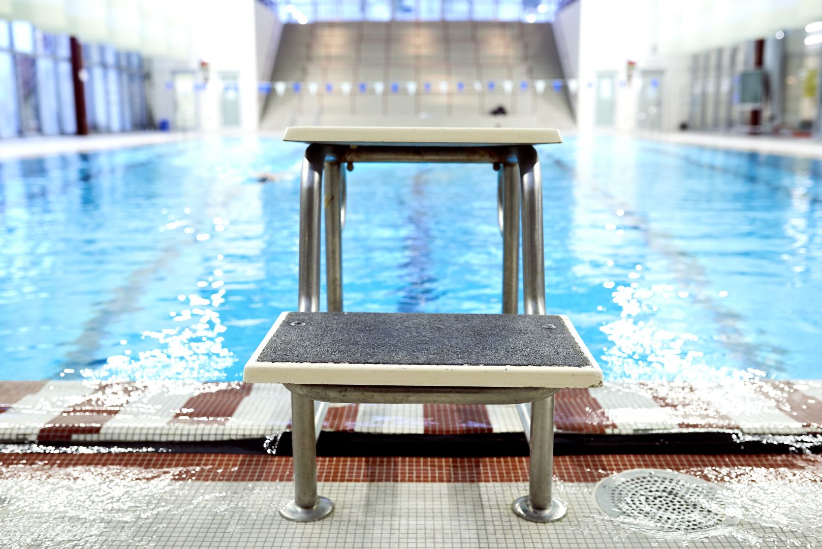 Starting block in the swimming pool at Bielefeld University, looking towards the pool.