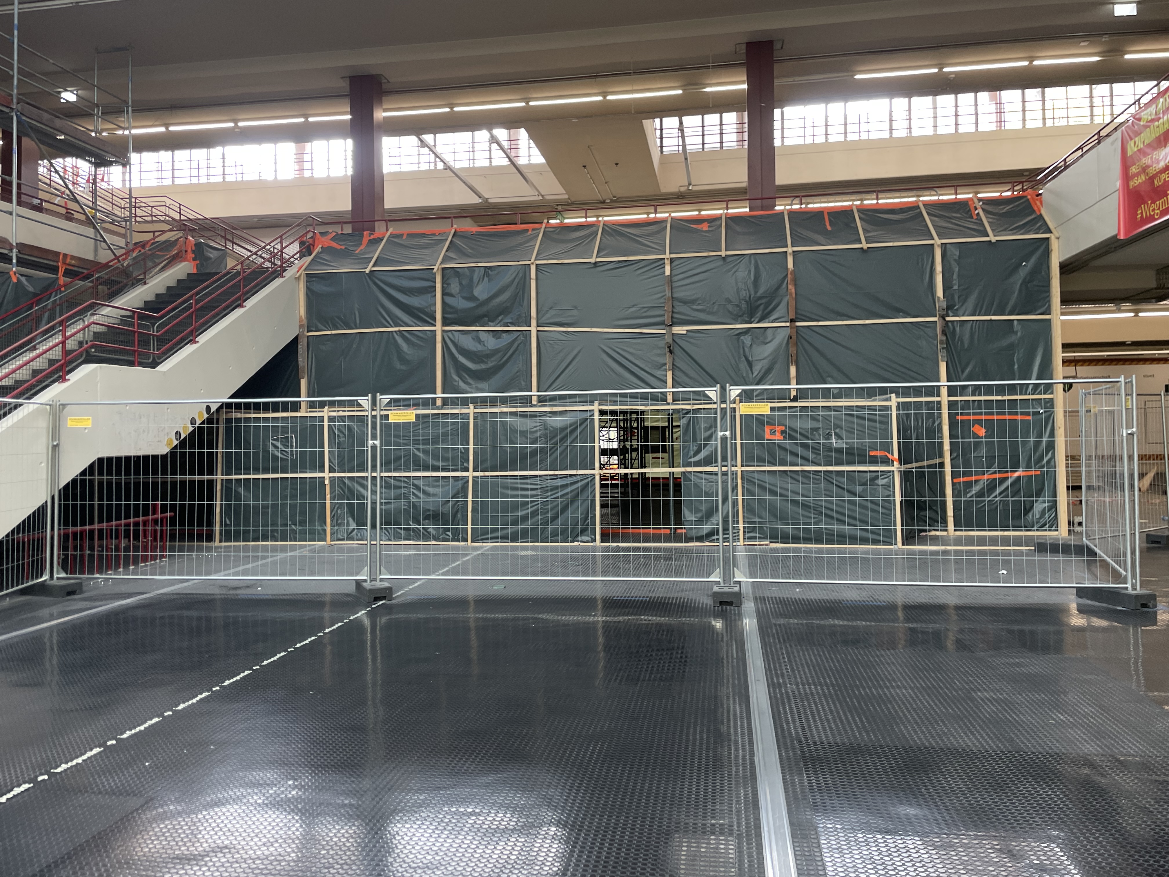 Bauarbeiten in der Unihalle