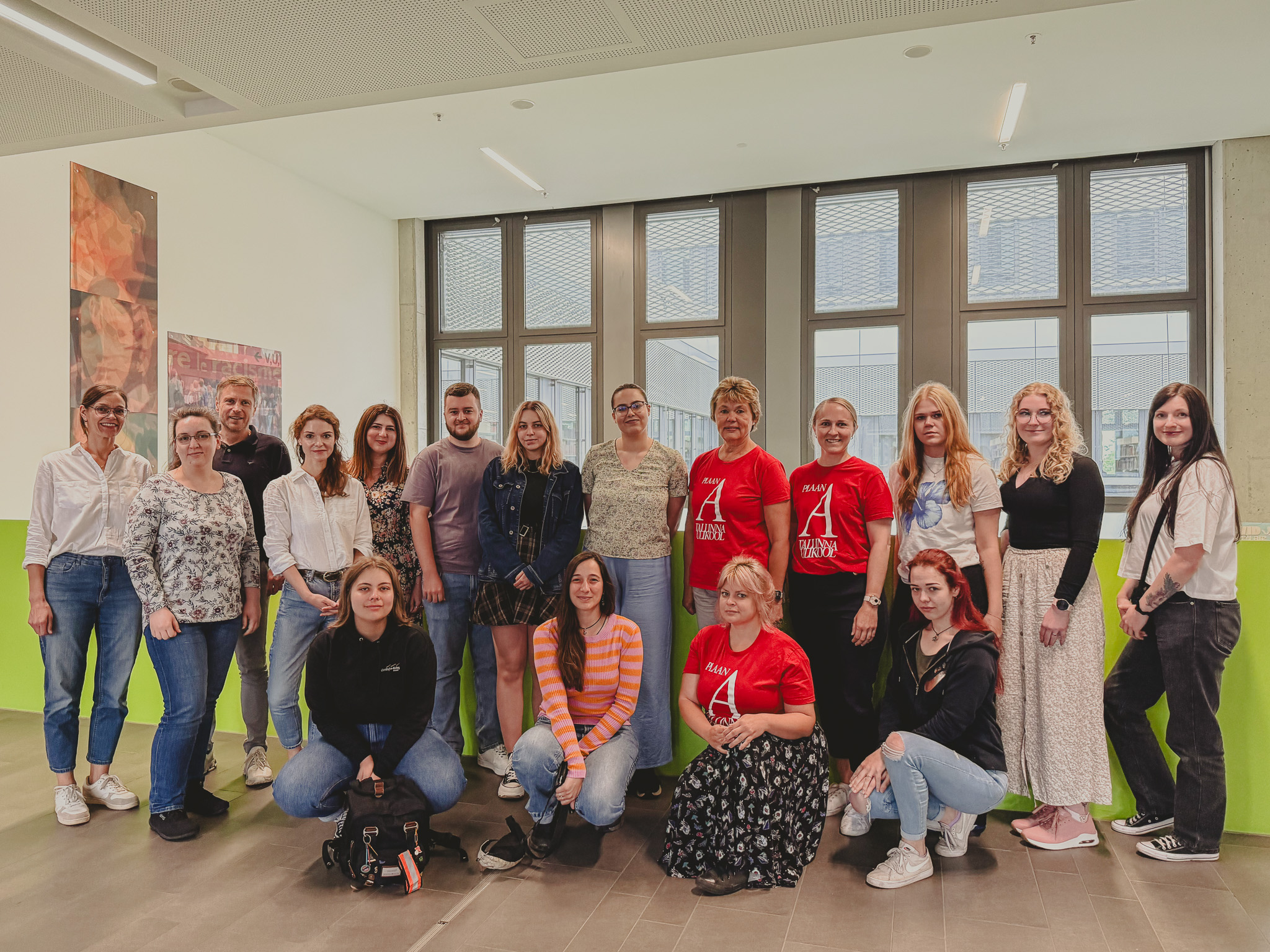Studierende und Lehrende beim Erasmus+ Blended Intensive Programs „Youth in Pictures – Exploring Young People's Visions of a Good Life through Image Analysis and Biographical Research“
