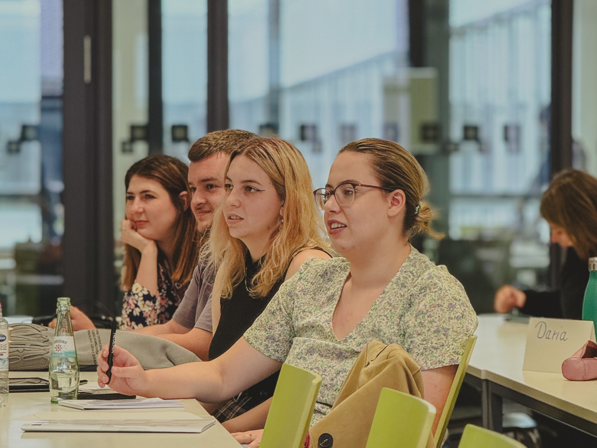Studierende und Lehrende beim Erasmus+ Blended Intensive Programs „Youth in Pictures – Exploring Young People's Visions of a Good Life through Image Analysis and Biographical Research“