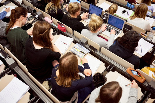 Studierende im Hörsaal