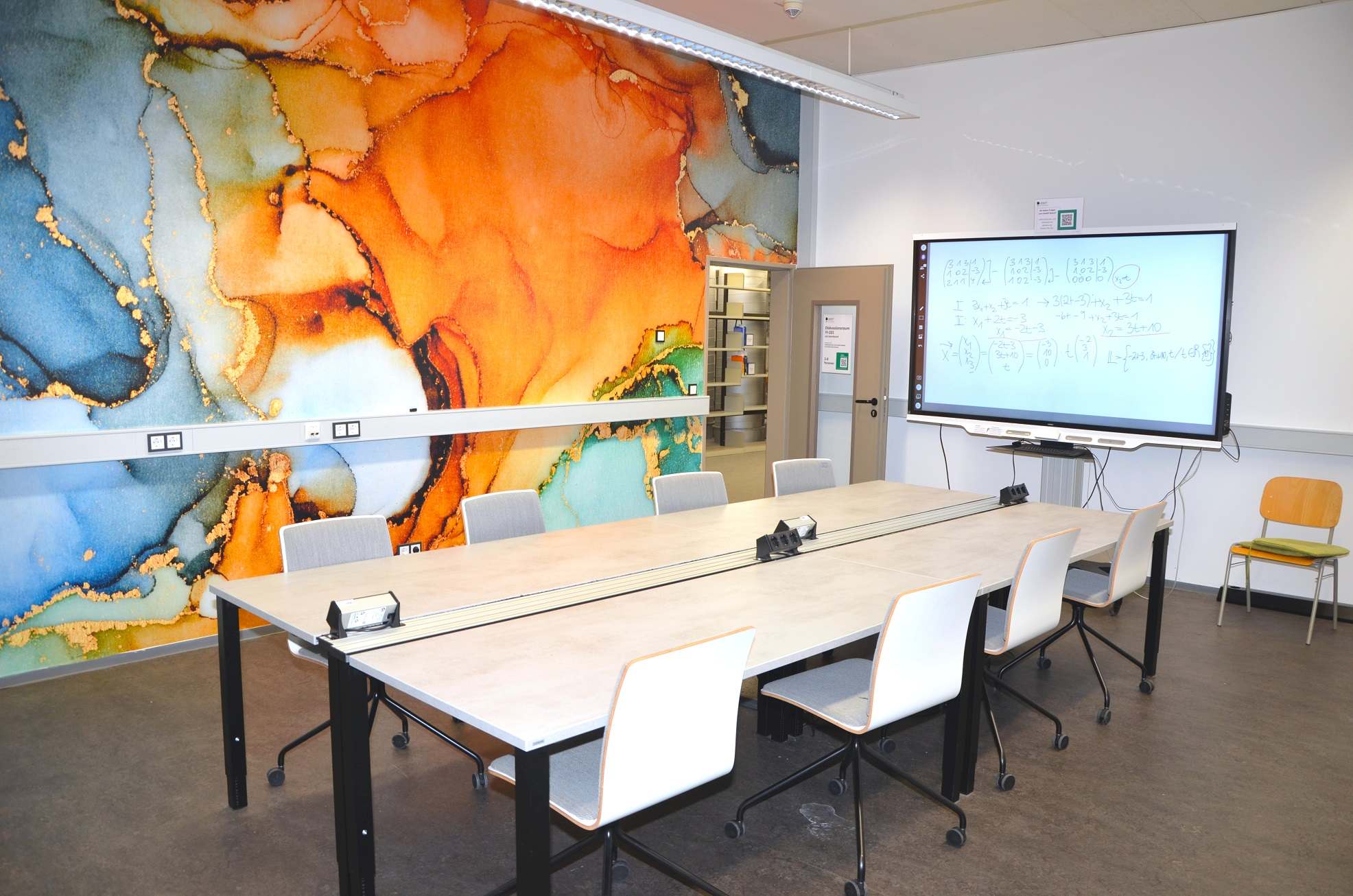 Diskussionsraum mit SMART Board
