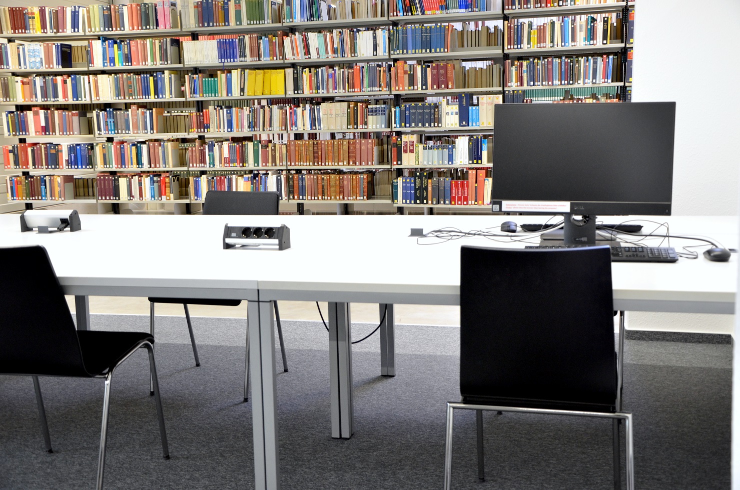 Insel mit Arbeitsplätzen
