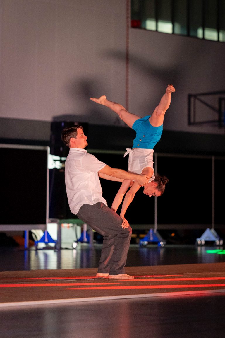 Jonglieren mit Stäben