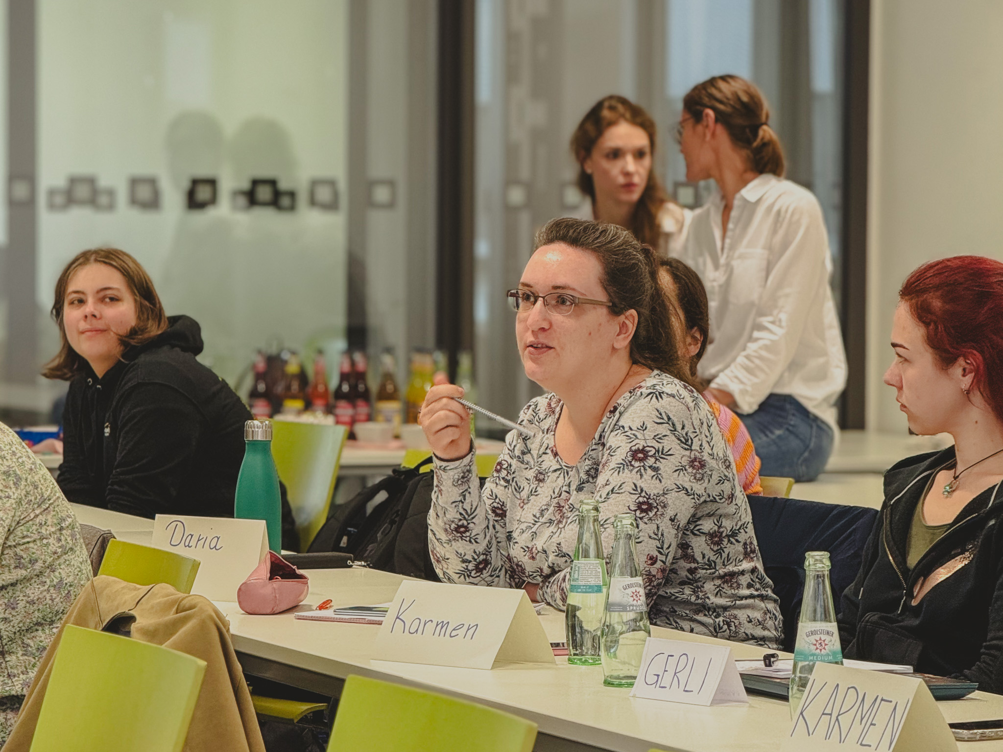 Studierende und Lehrende beim Erasmus+ Blended Intensive Programs „Youth in Pictures – Exploring Young People's Visions of a Good Life through Image Analysis and Biographical Research“