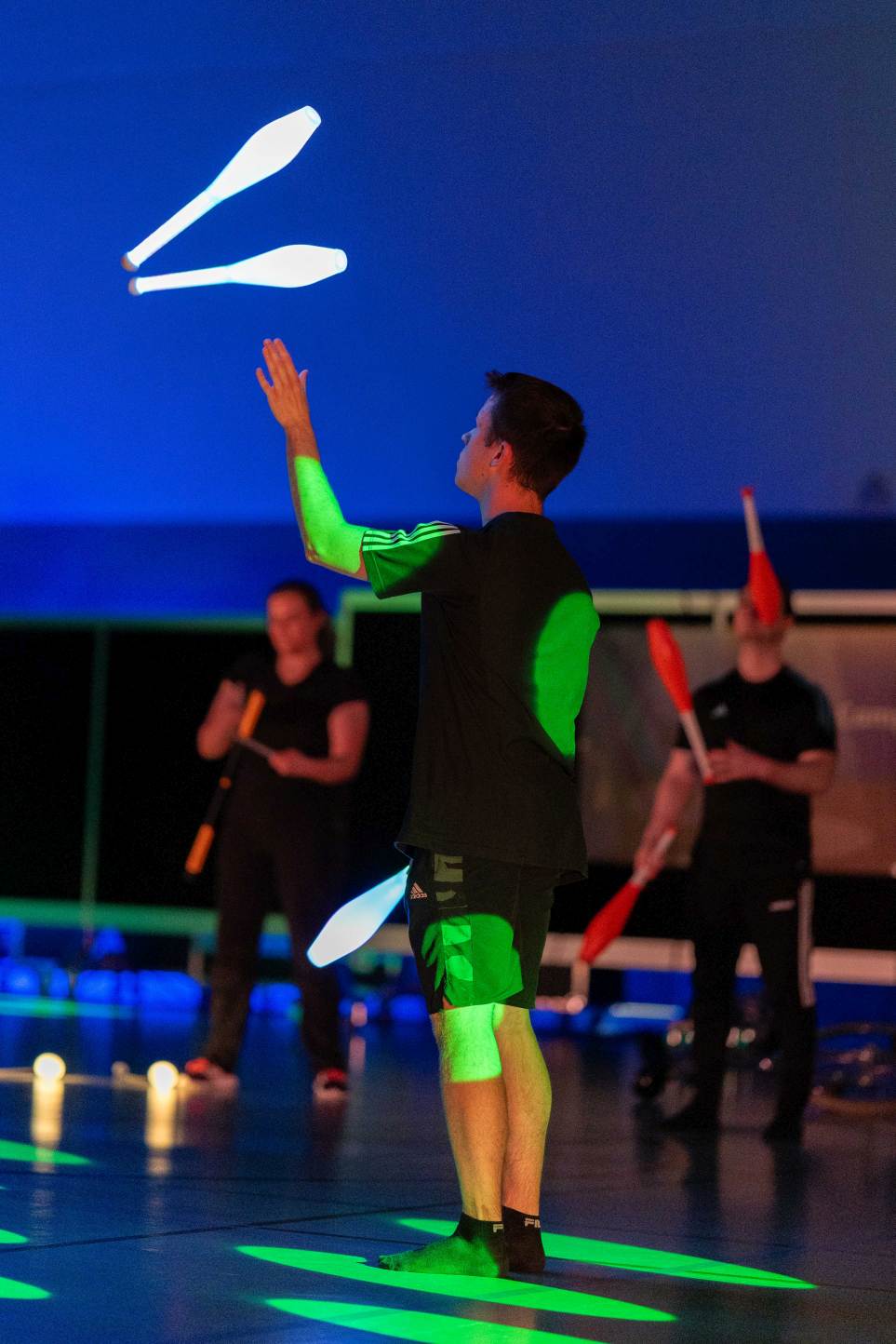 Jonglieren mit Stäben