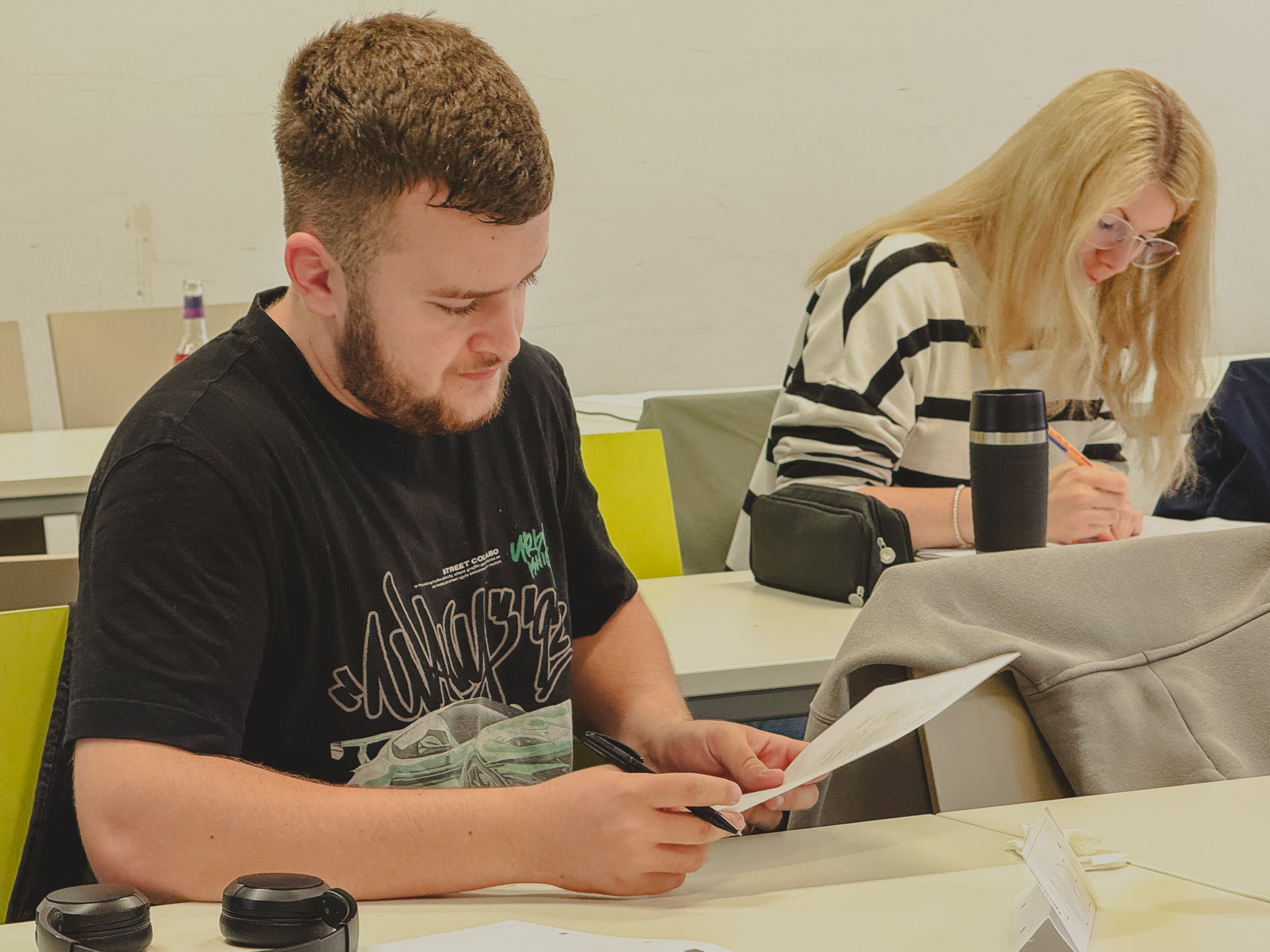 Studierende und Lehrende beim Erasmus+ Blended Intensive Programs „Youth in Pictures – Exploring Young People's Visions of a Good Life through Image Analysis and Biographical Research“