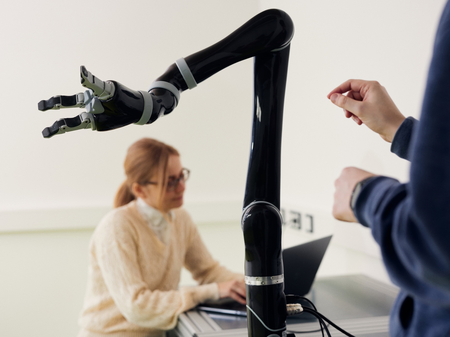 Roboter wird programmiert