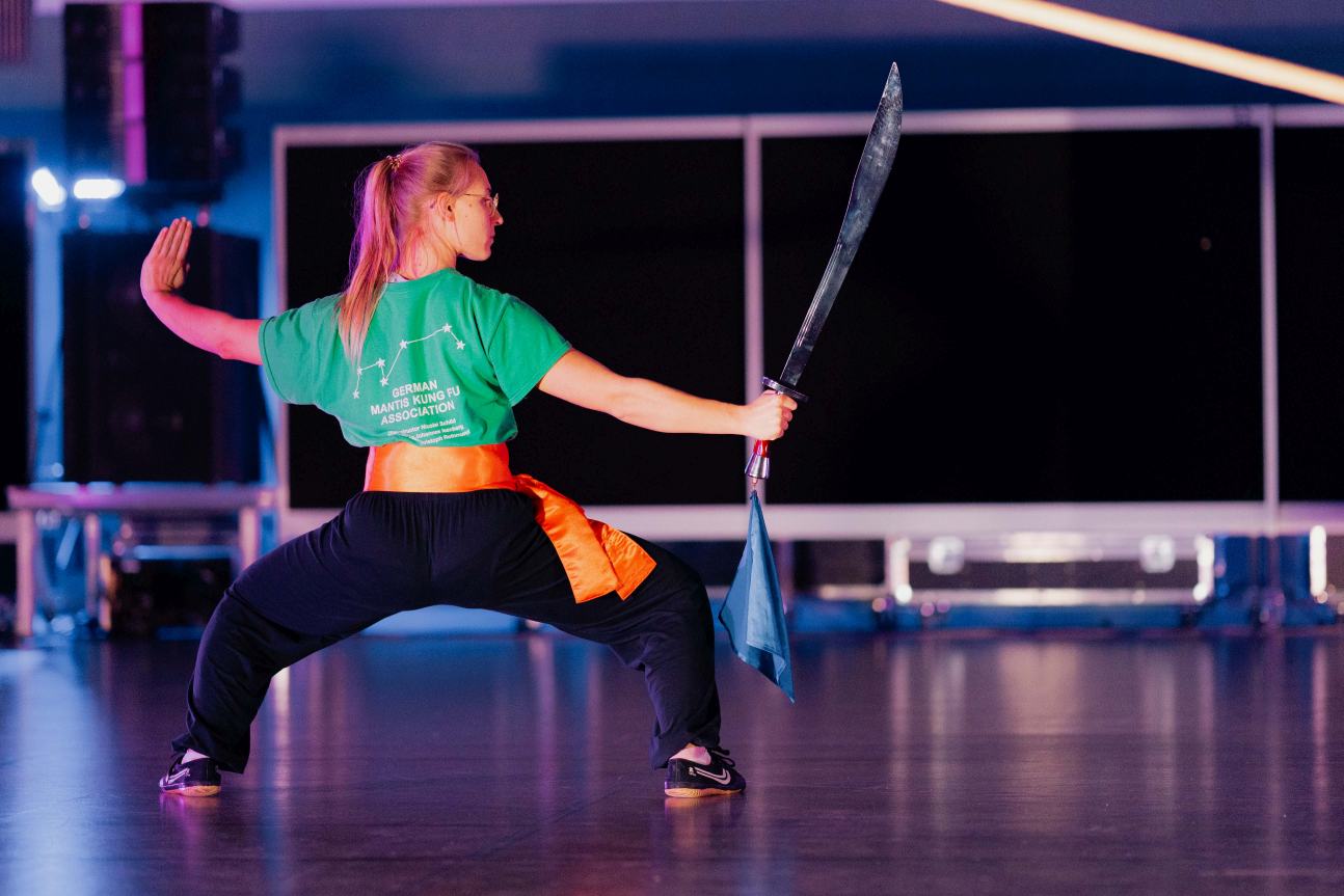 Jonglieren mit Stäben