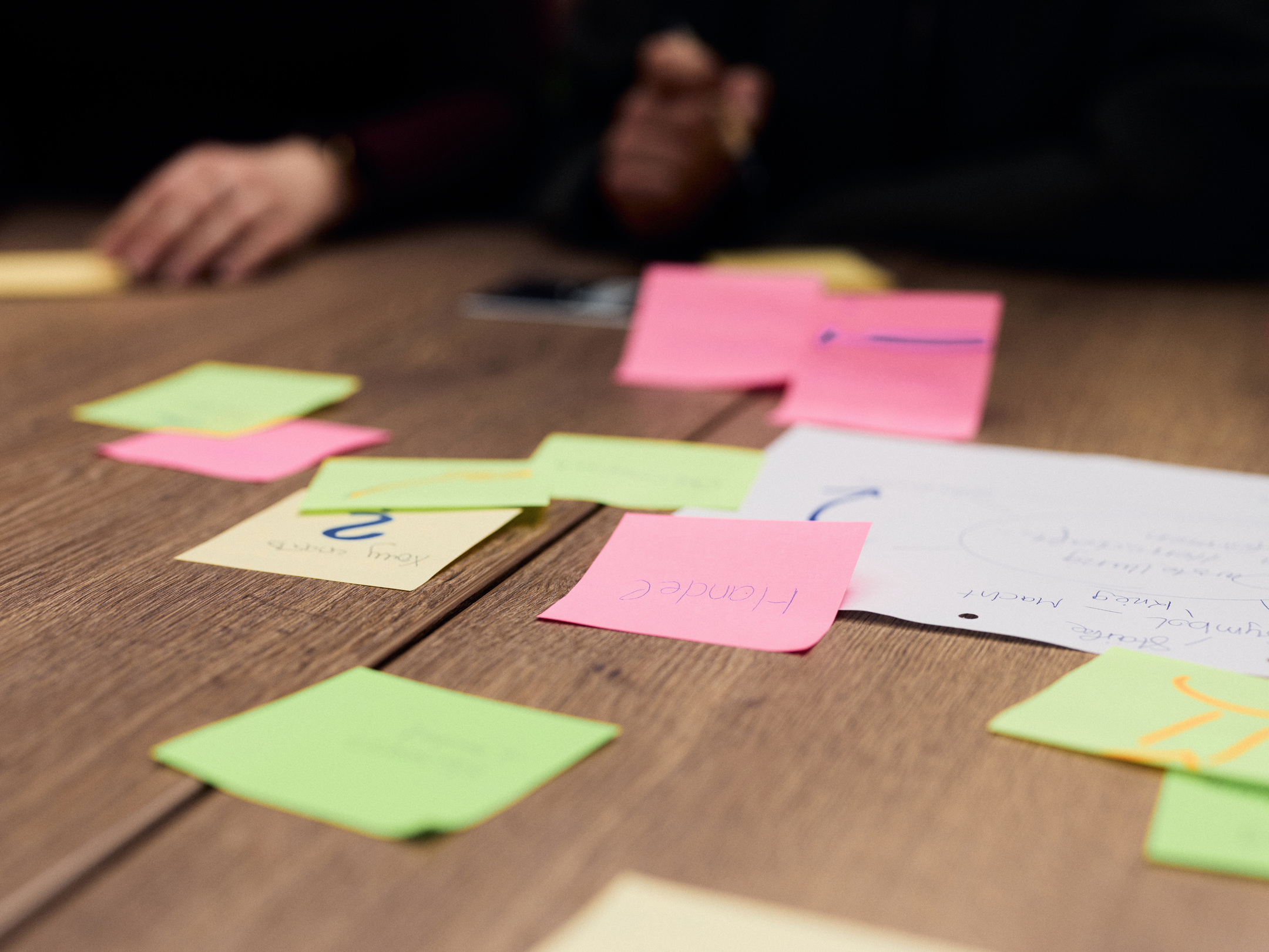 Post its on a table