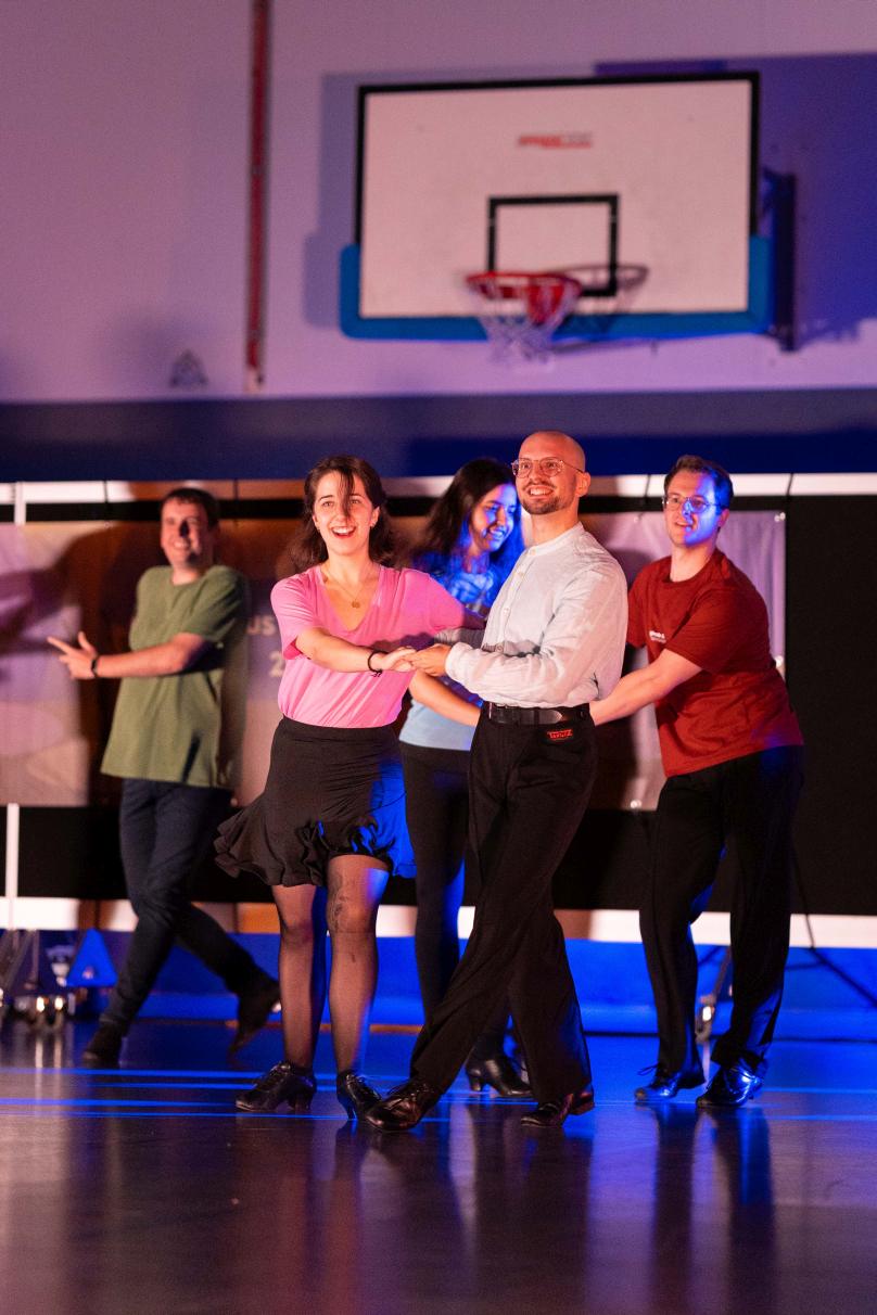 Jonglieren mit Stäben