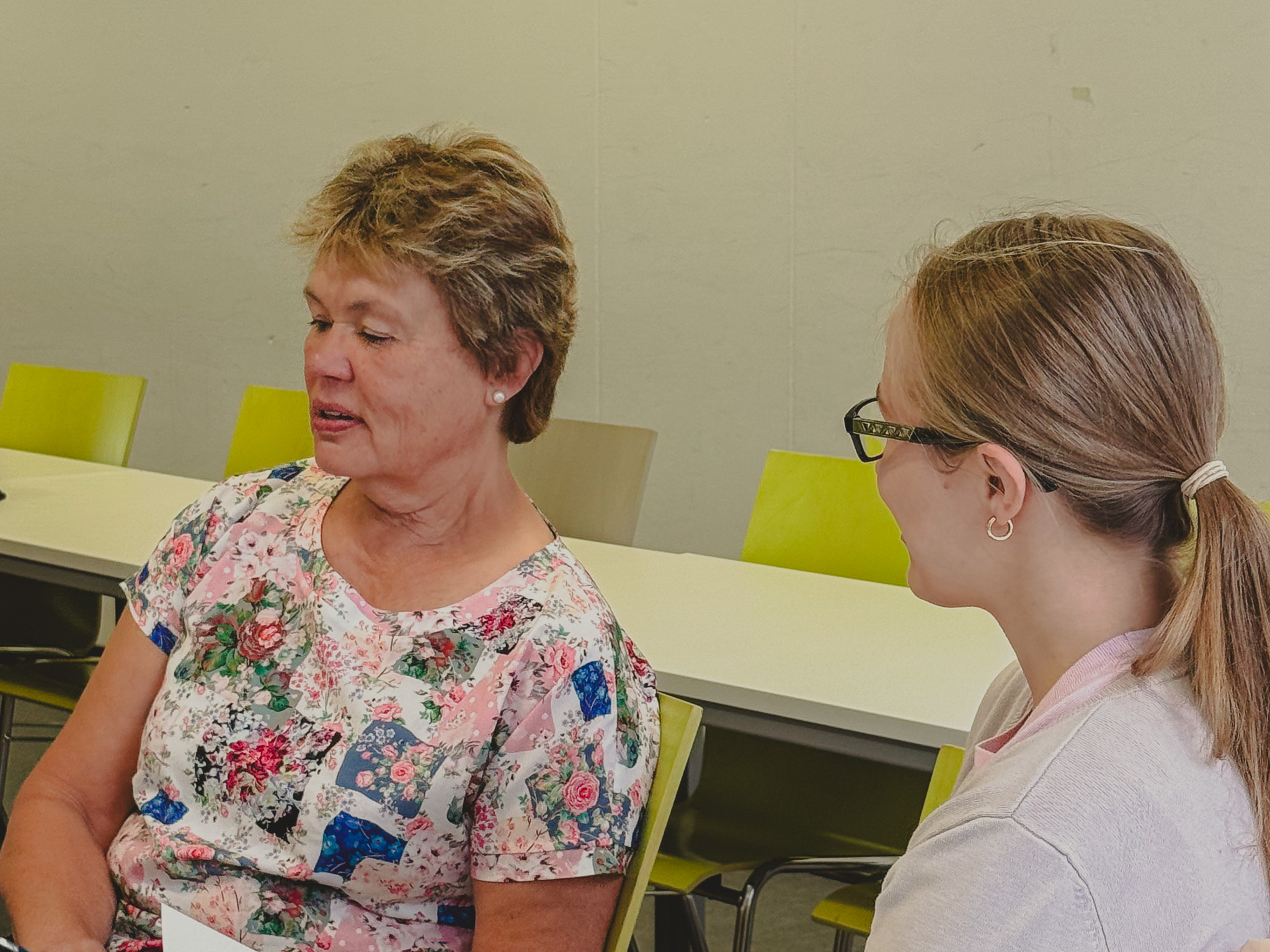 Studierende und Lehrende beim Erasmus+ Blended Intensive Programs „Youth in Pictures – Exploring Young People's Visions of a Good Life through Image Analysis and Biographical Research“