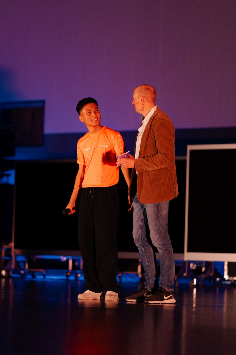 Jonglieren mit Stäben