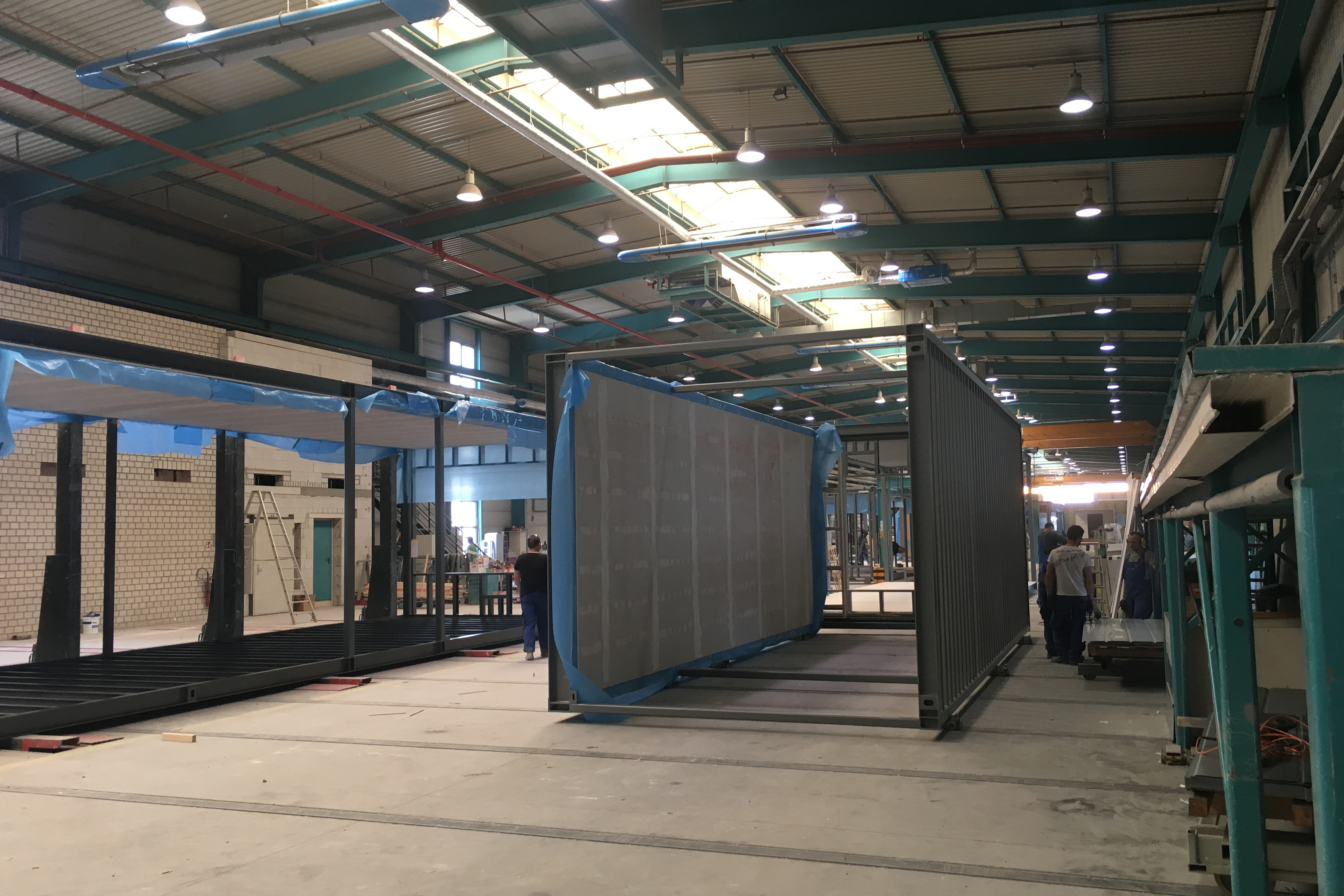 Production of the moduls in a production hall
