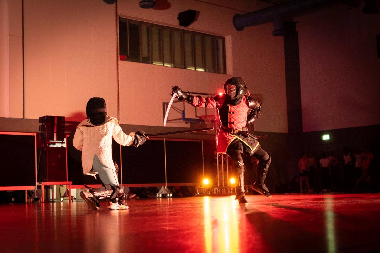 Jonglieren mit Stäben