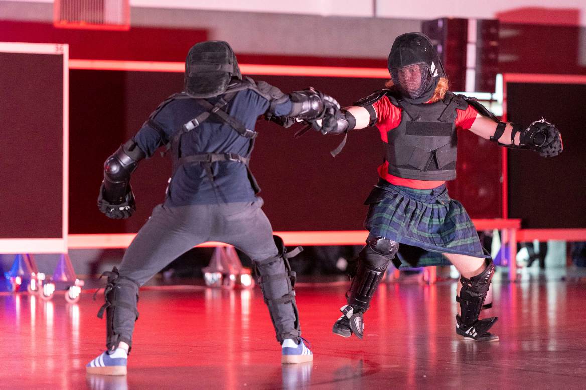 Jonglieren mit Stäben