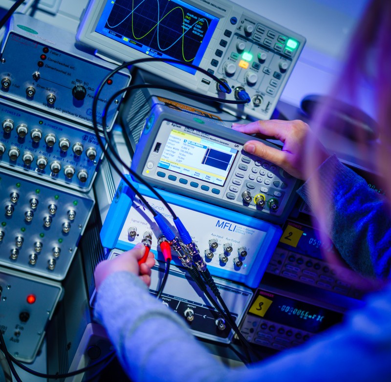 performing magnetoresistance measurements in our lab
