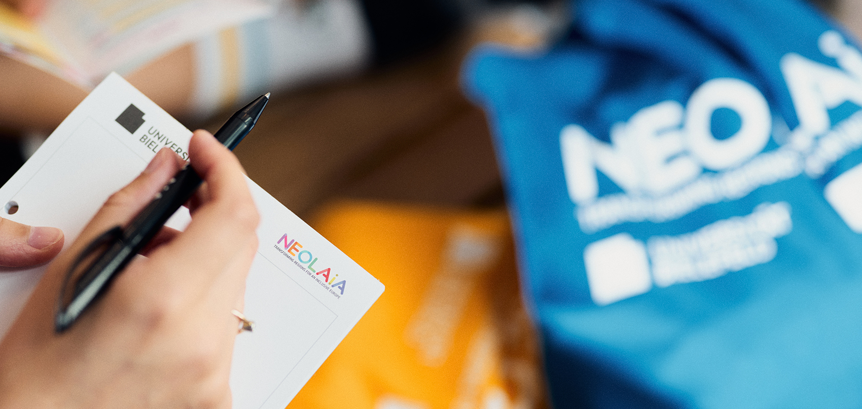 Block und Stift mit NEOLAiA-Aufschriften