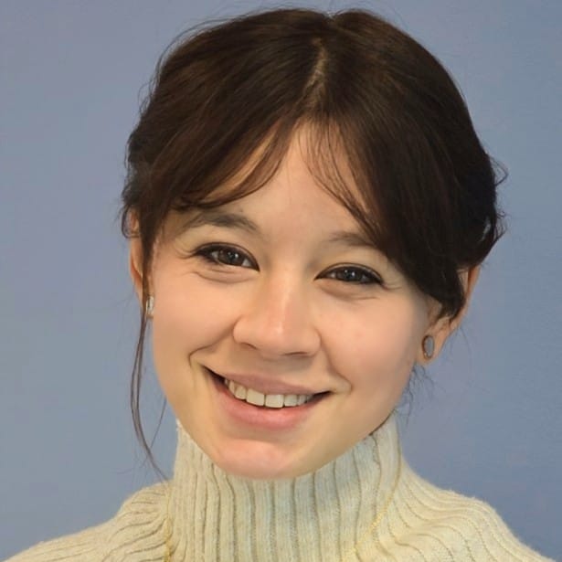 Foto von Fiona Daphne Tobin vor einer blauen Wand