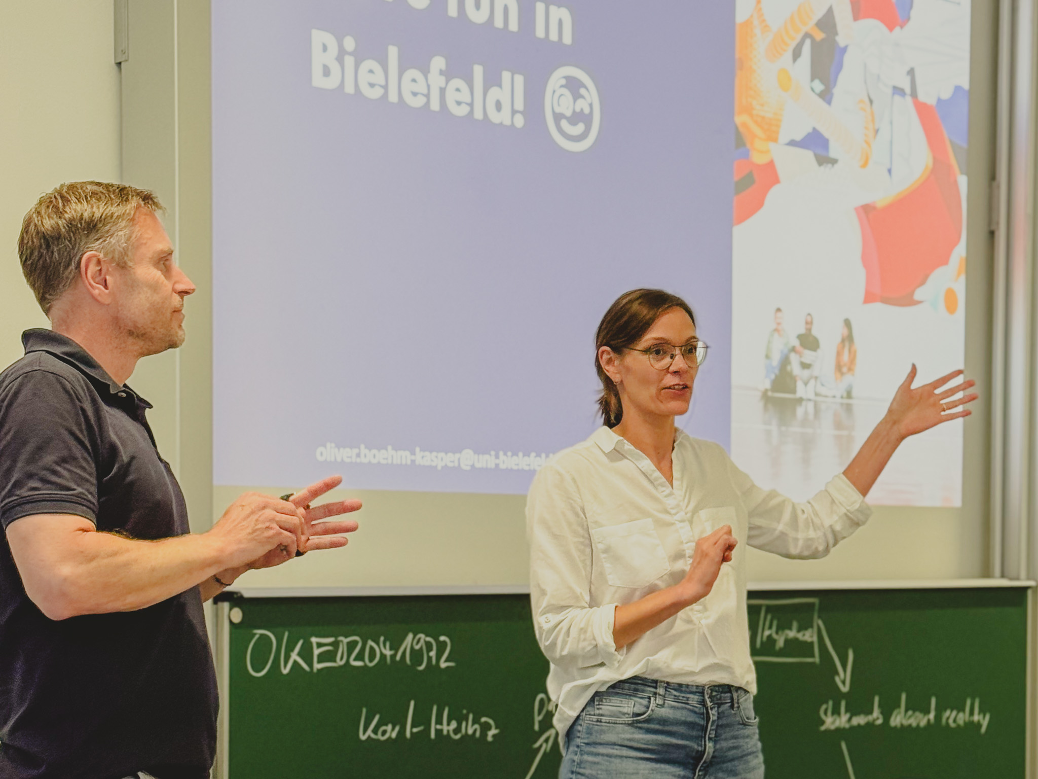 Studierende und Lehrende beim Erasmus+ Blended Intensive Programs „Youth in Pictures – Exploring Young People's Visions of a Good Life through Image Analysis and Biographical Research“