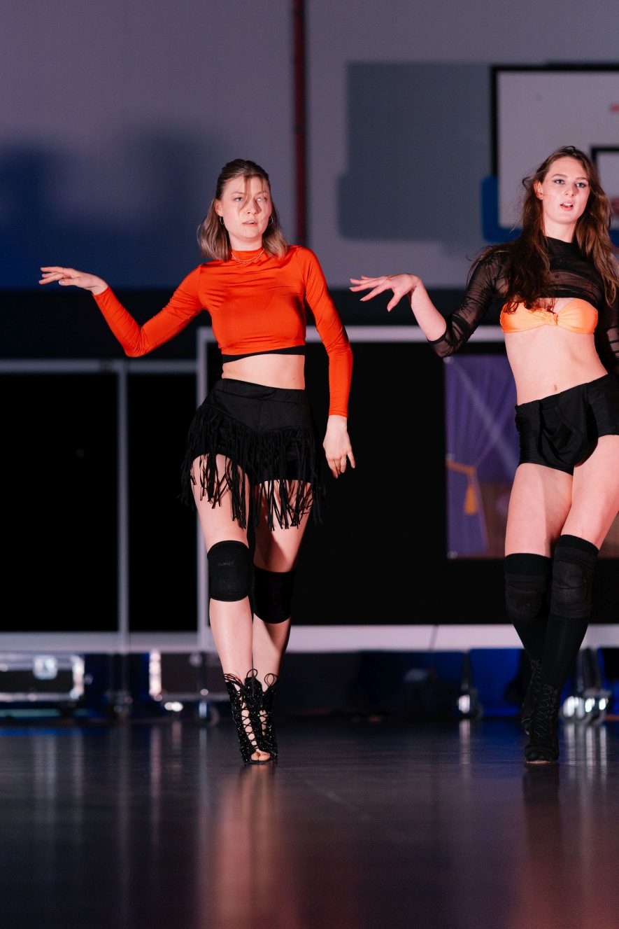 Jonglieren mit Stäben