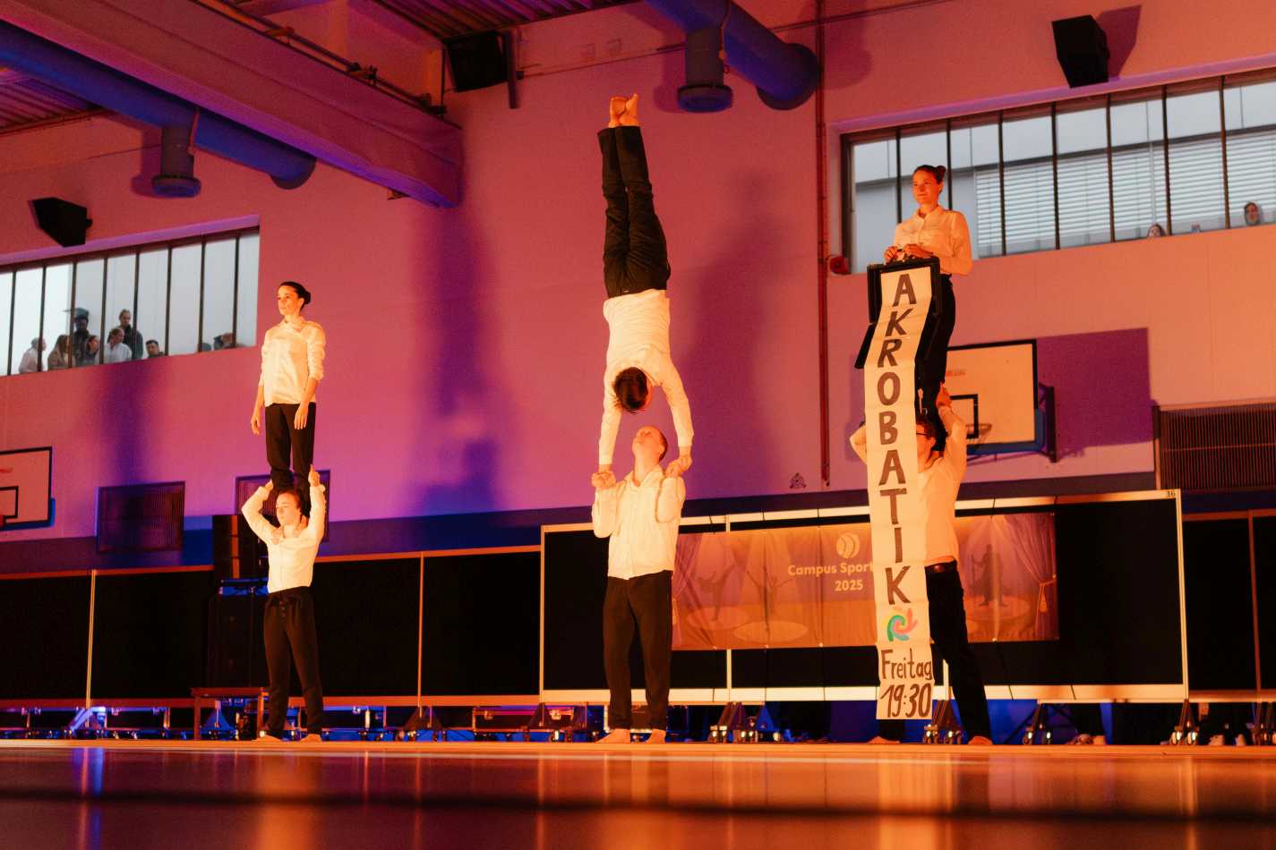 Sprung über einen Kasten