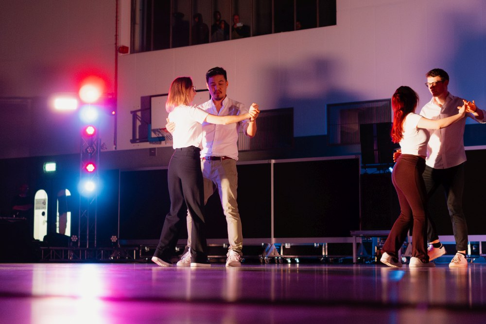 Jonglieren mit Stäben