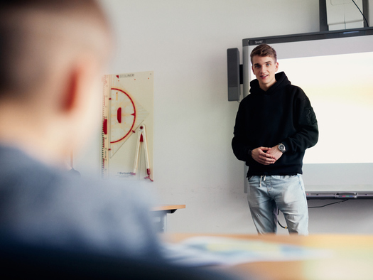 Lehrer vor Klasse