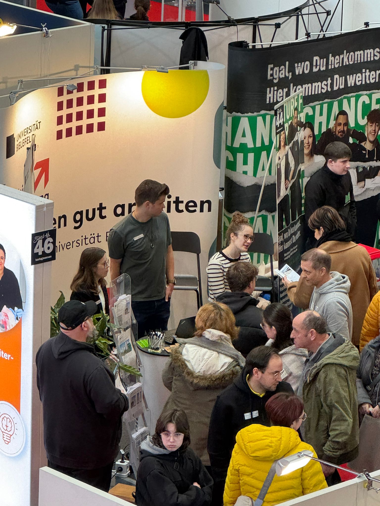 Messestand von oben fotografiert