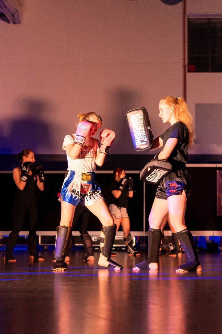 Jonglieren mit Stäben