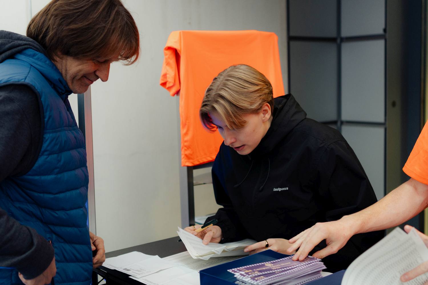 Tritt auf ein Polster beim Kampfsport
