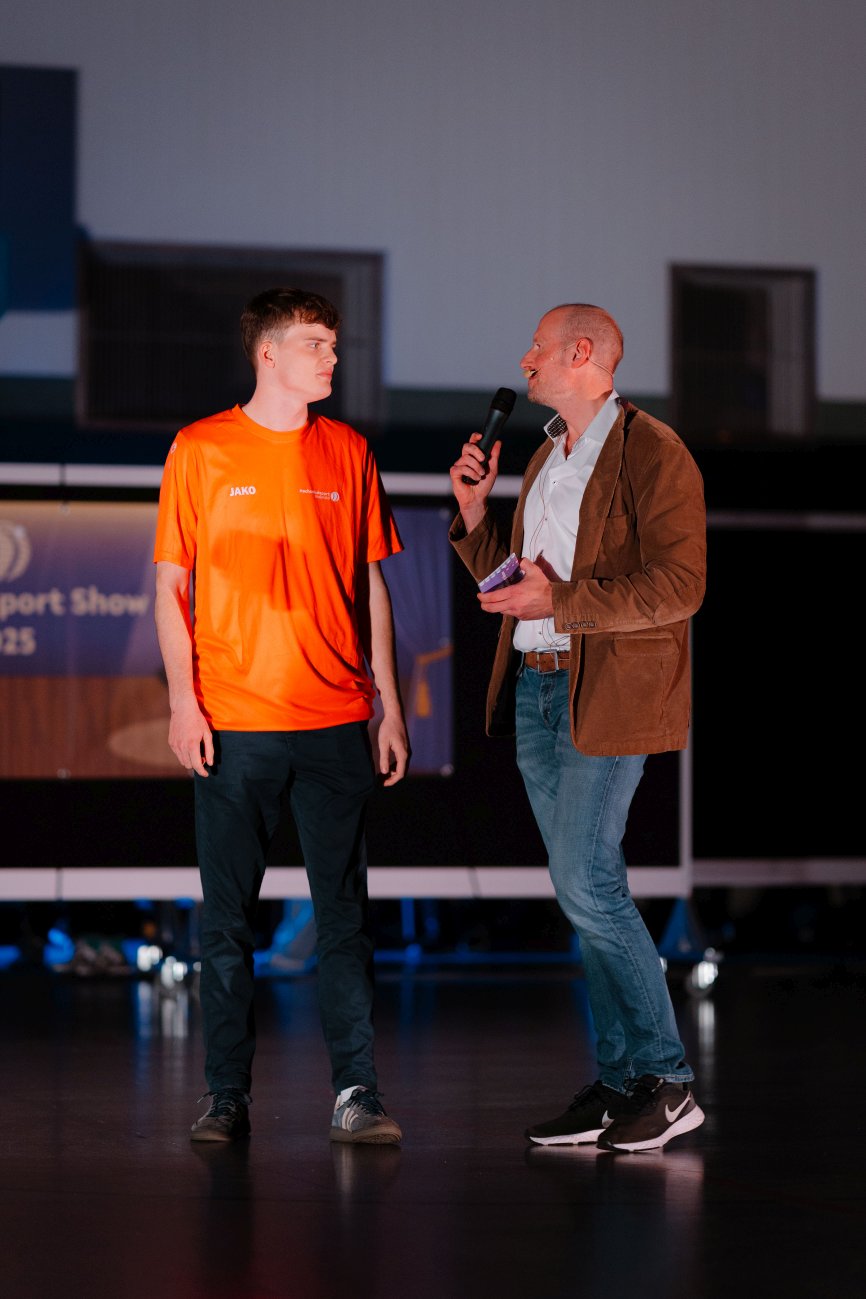 Jonglieren mit Stäben