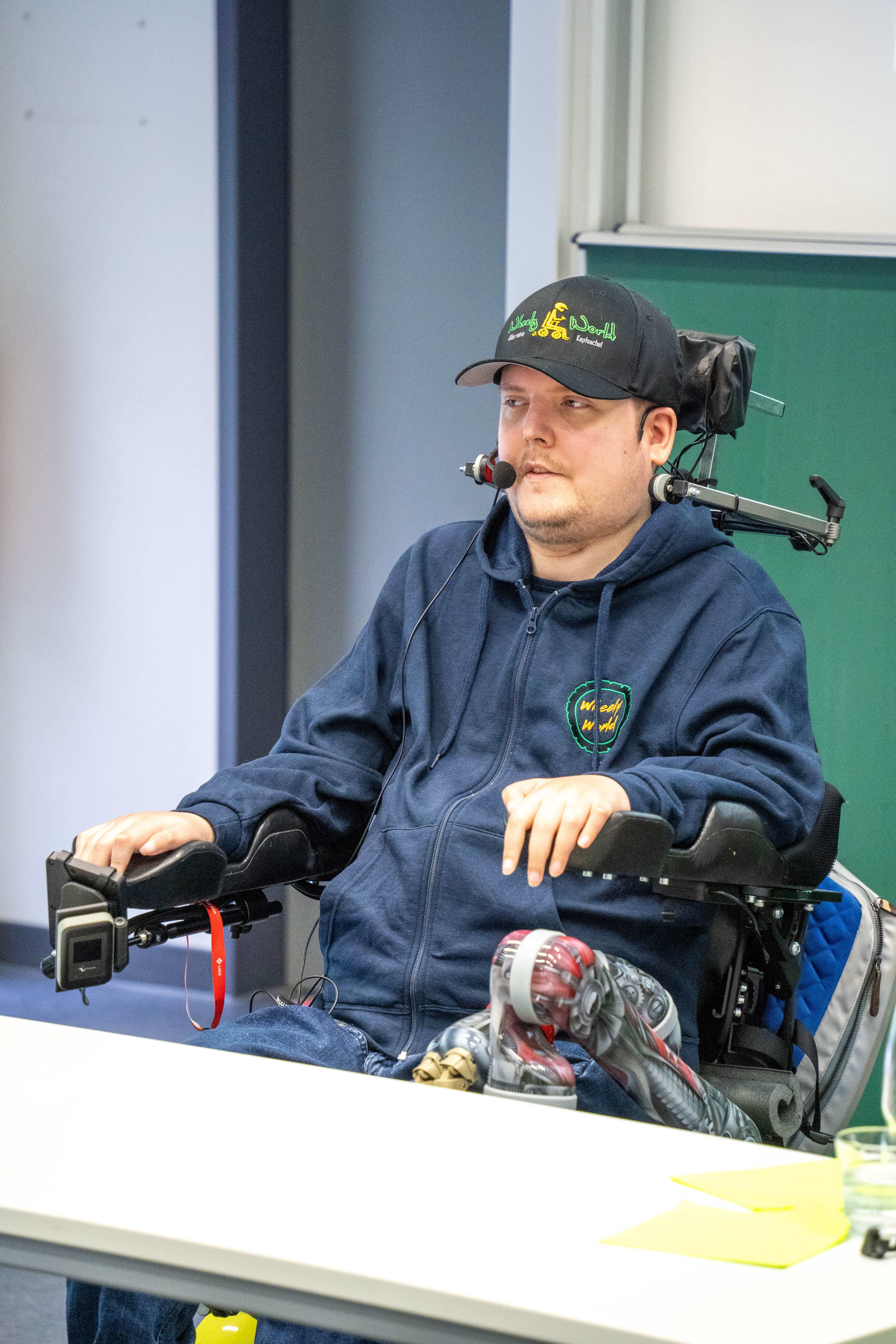 Dennis Winkens im Rollstuhl 