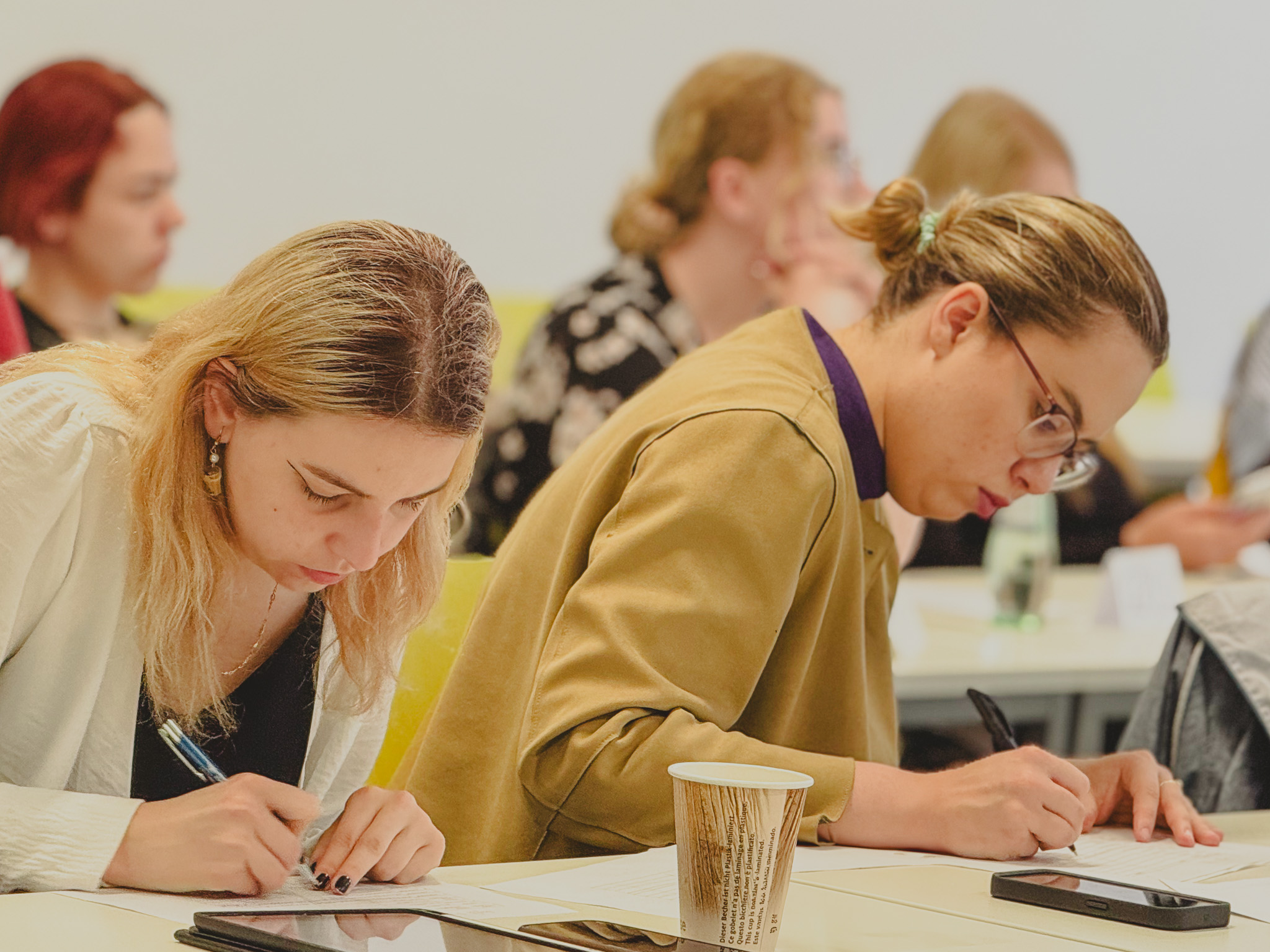 Studierende und Lehrende beim Erasmus+ Blended Intensive Programs „Youth in Pictures – Exploring Young People's Visions of a Good Life through Image Analysis and Biographical Research“