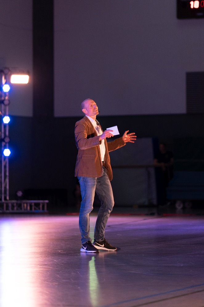 Jonglieren mit Stäben