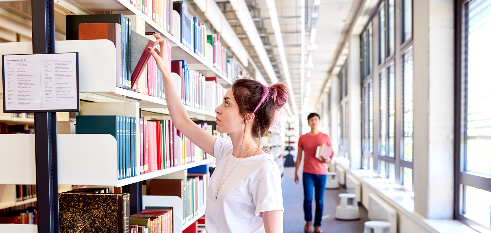 Studierende in der Universitätsbibliothek