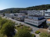 Ein Blick auf den Campus Süd mit in erster Reihe Gebäude Z, Hörsaalgebäude Y, XPhy und in zweiter Reihe dem R4, R5 und R6