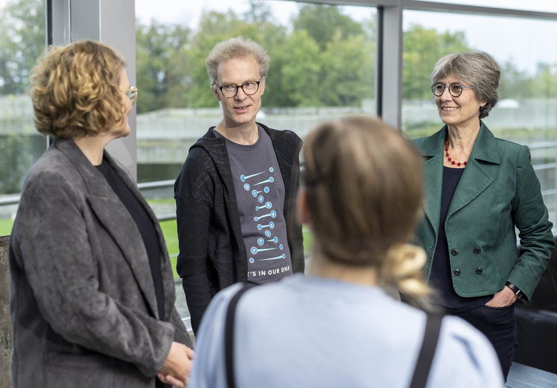 People chatting in the ZiF foyer