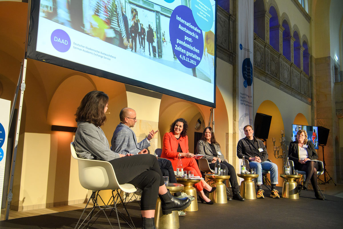 Aufnahme Podiumsdiskussion 4. und 5. November 2021