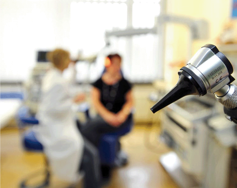 Doctor and patient in discussione