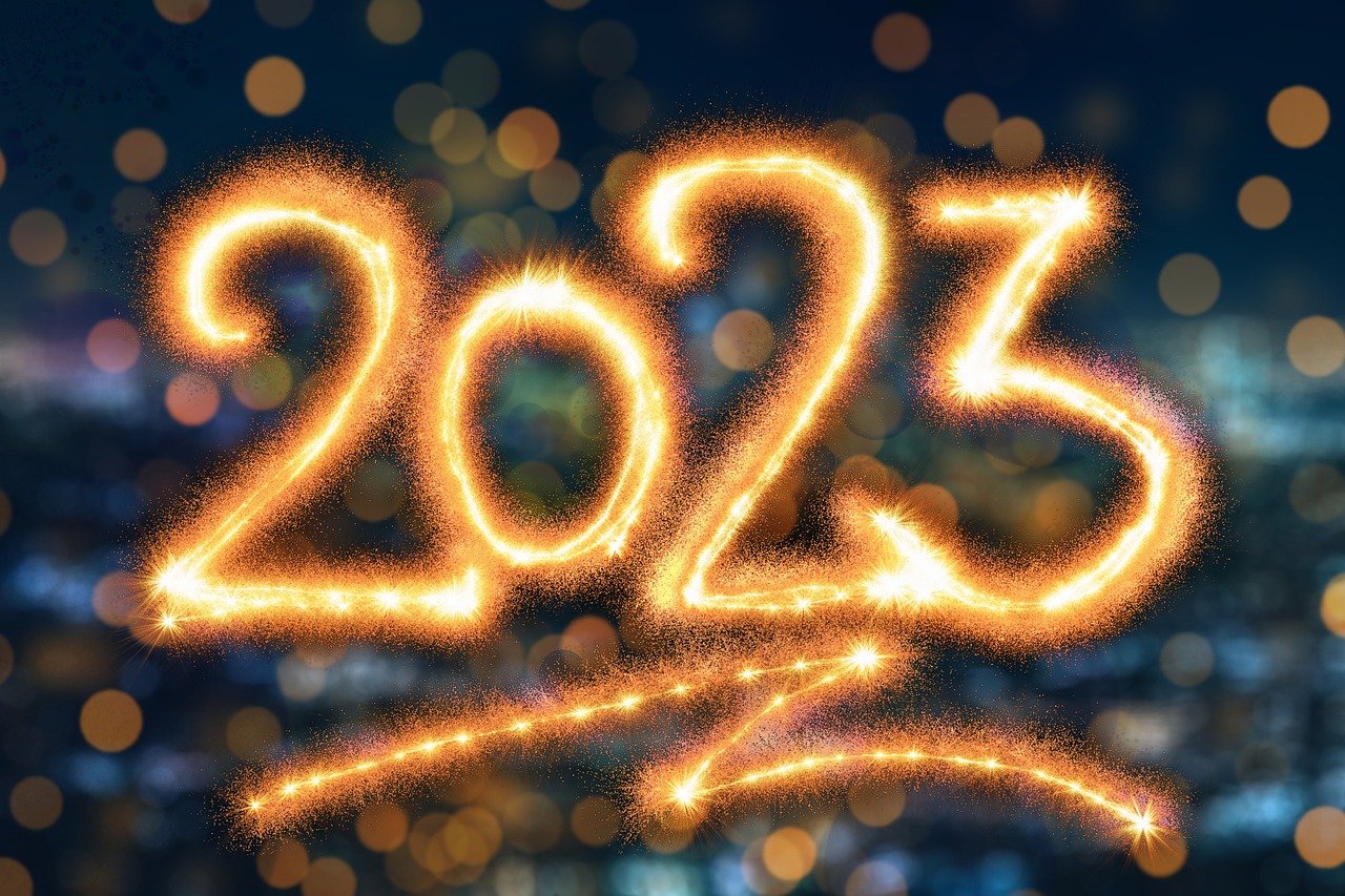 Schriftzug "2022" im Sternenhimmel