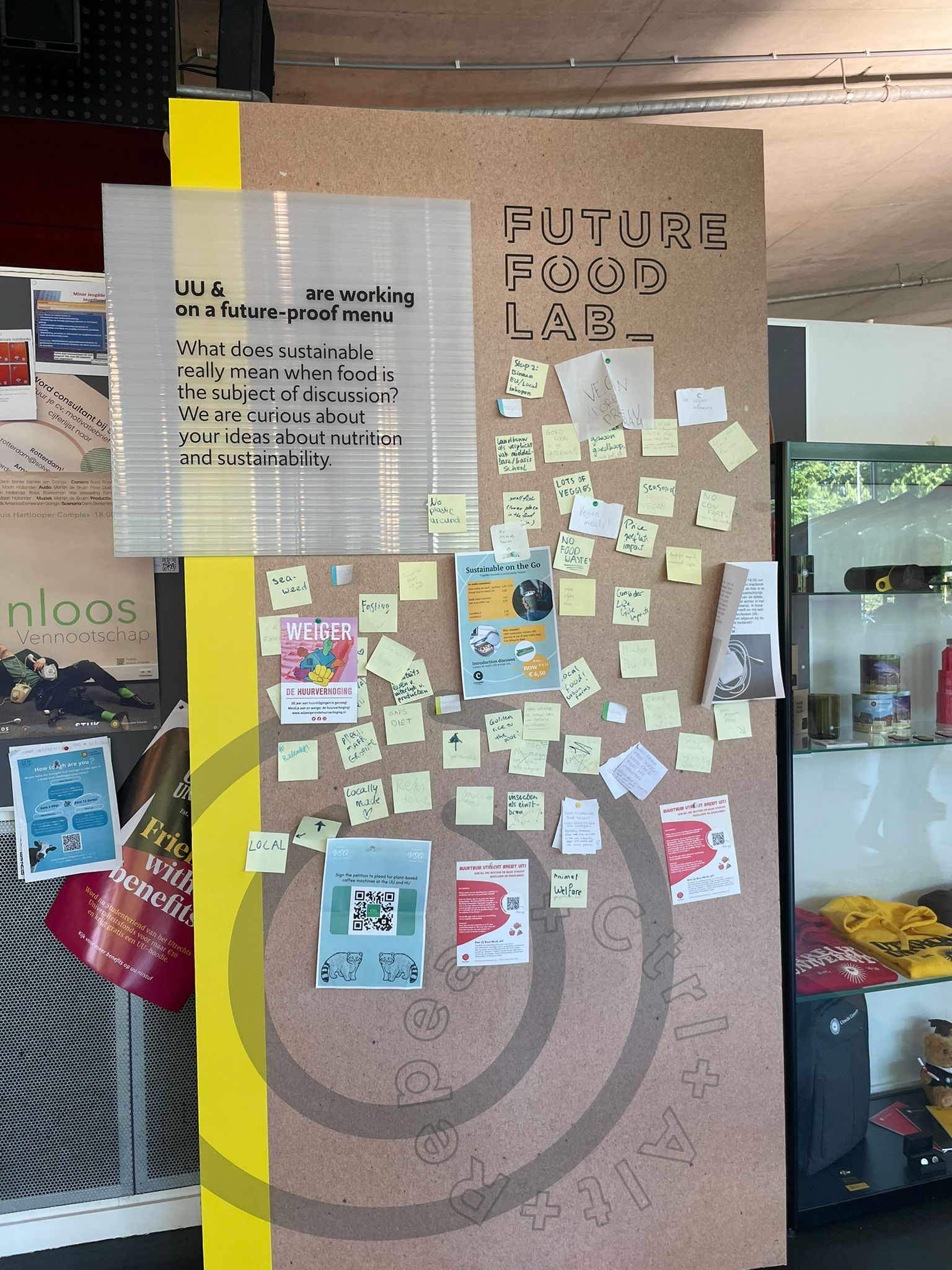 Idea board on the topic of sustainable nutrition with Post-Its