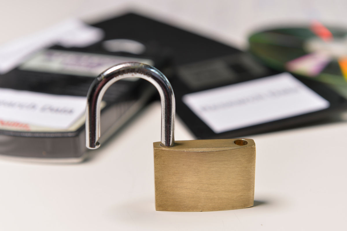 Data media and open lock