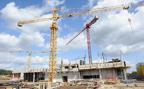 Bauarbeiten mit Kränen: Das Ergeschoss des CITEC-Gebäudes wird gebaut