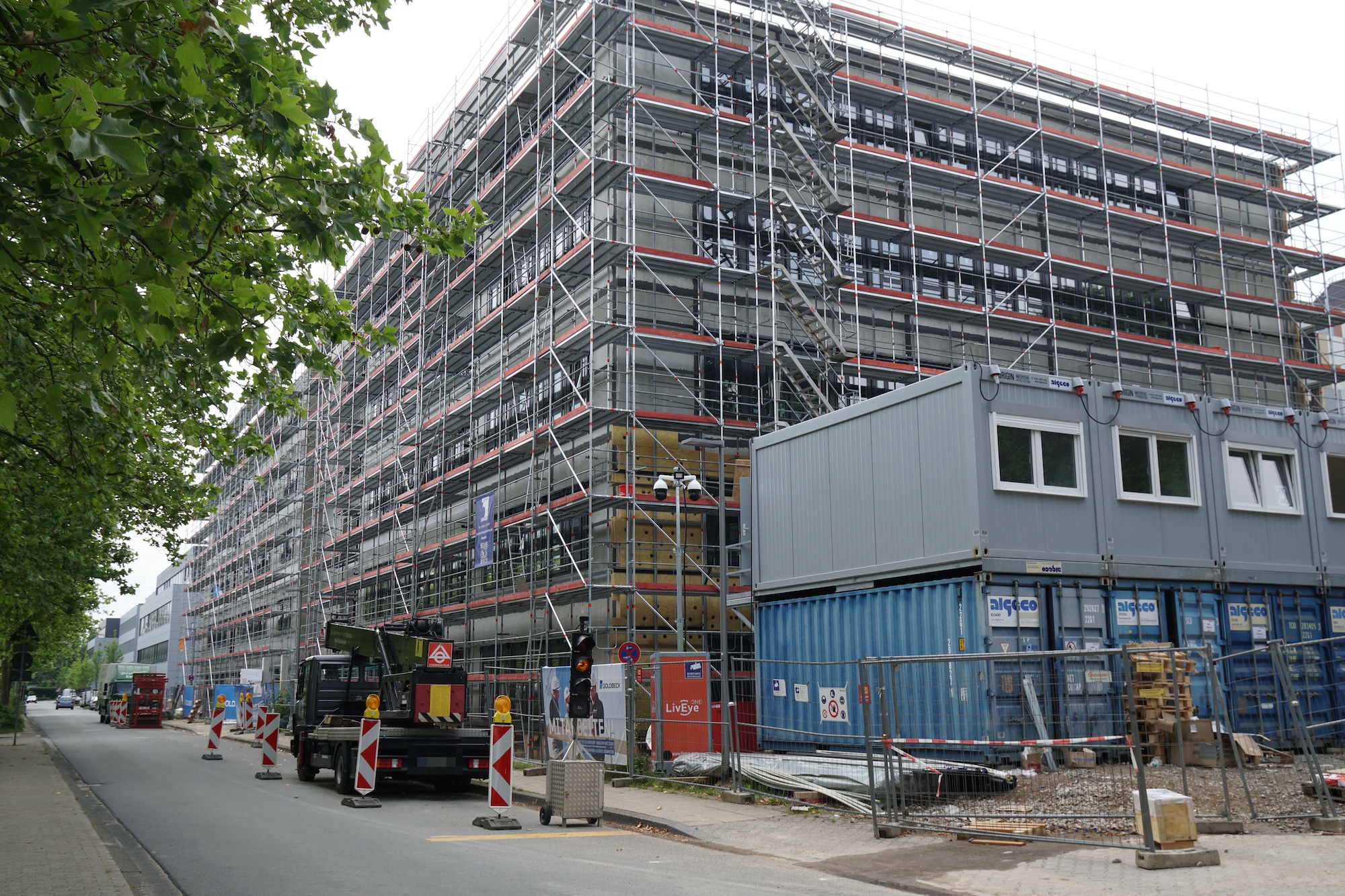 Juli 2021: Der Rohbau des fünfstöckigen Büro- und Laborgebäudes ist fertiggestellt.