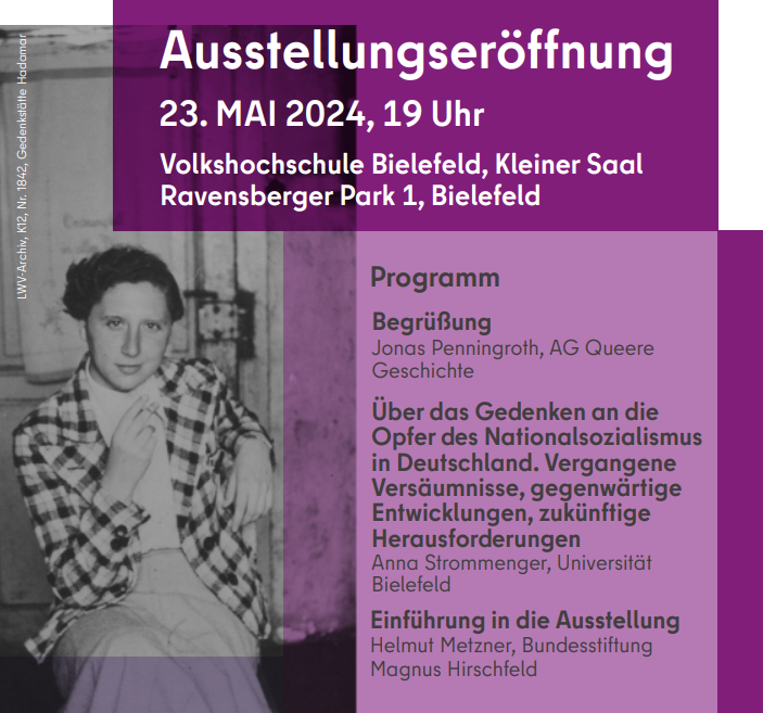 Schwarzweiß-Foto einer queeren Person. Daneben auf lilafarbenem Hintergrund das Programm zu Ausstellungseröffnung.