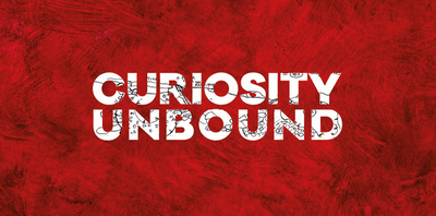 Weiße Schrift "Curiosity Unbound" auf rotem Untergrund