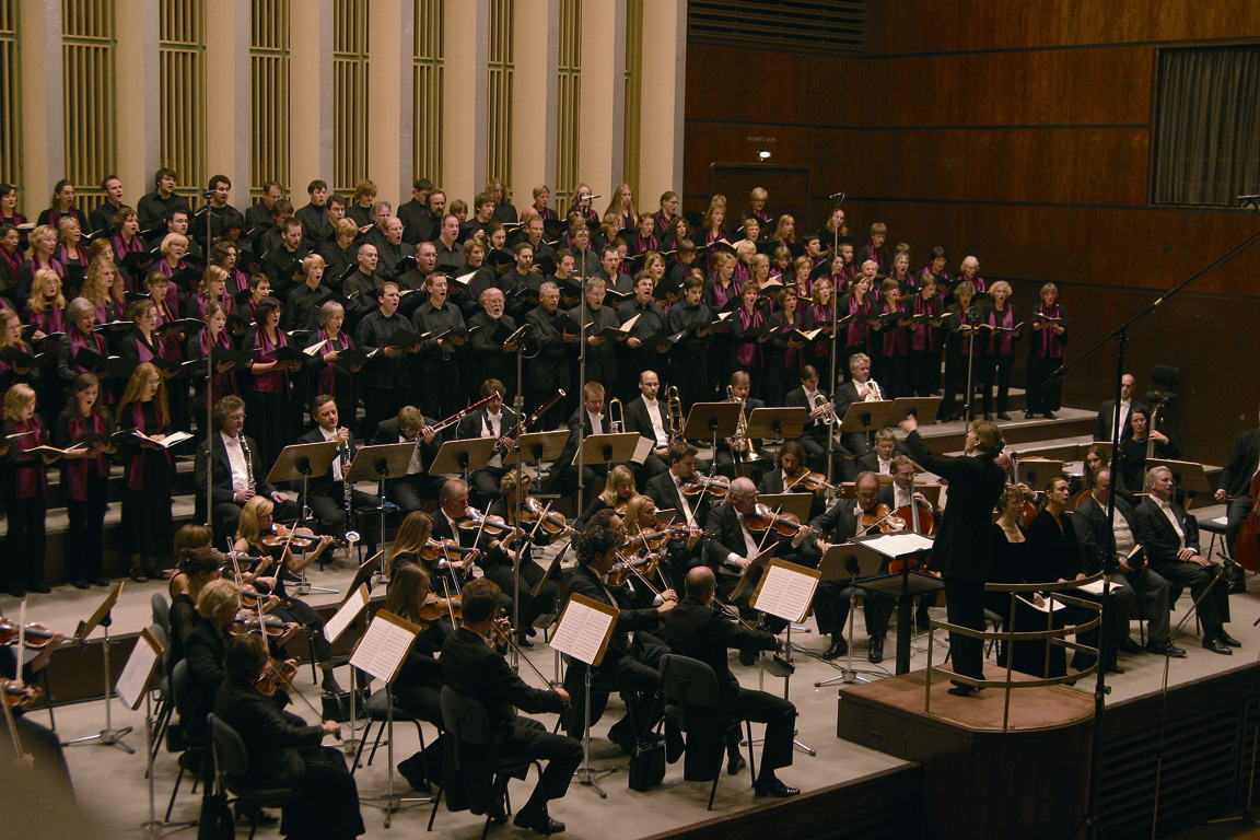 Chor und Orchester bei einer Aufführung