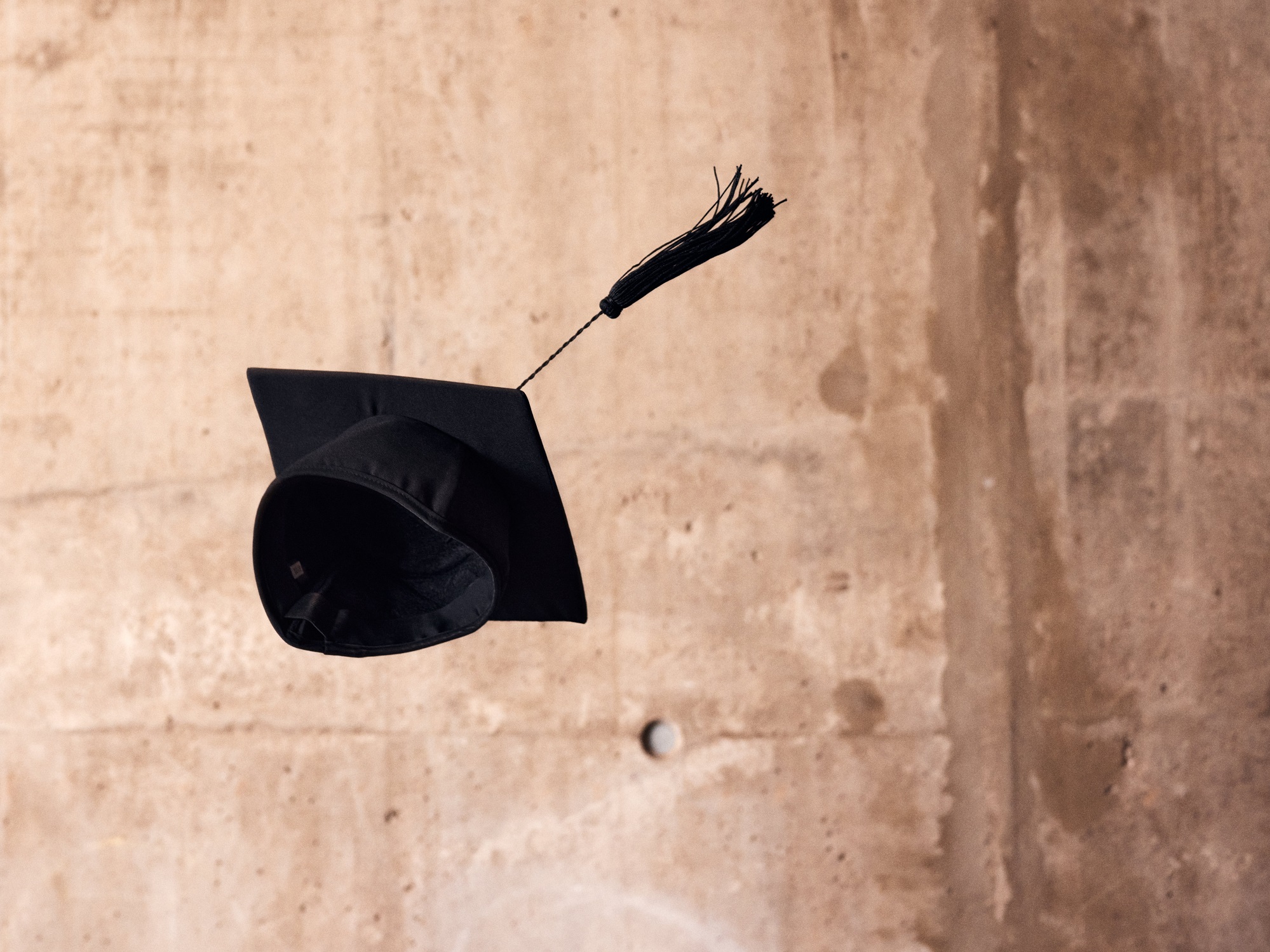 Doctor's hat flies through the air in front of Bielefeld concrete wall
