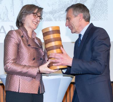 Barbara Stollberg-Rilinger during the award of the price